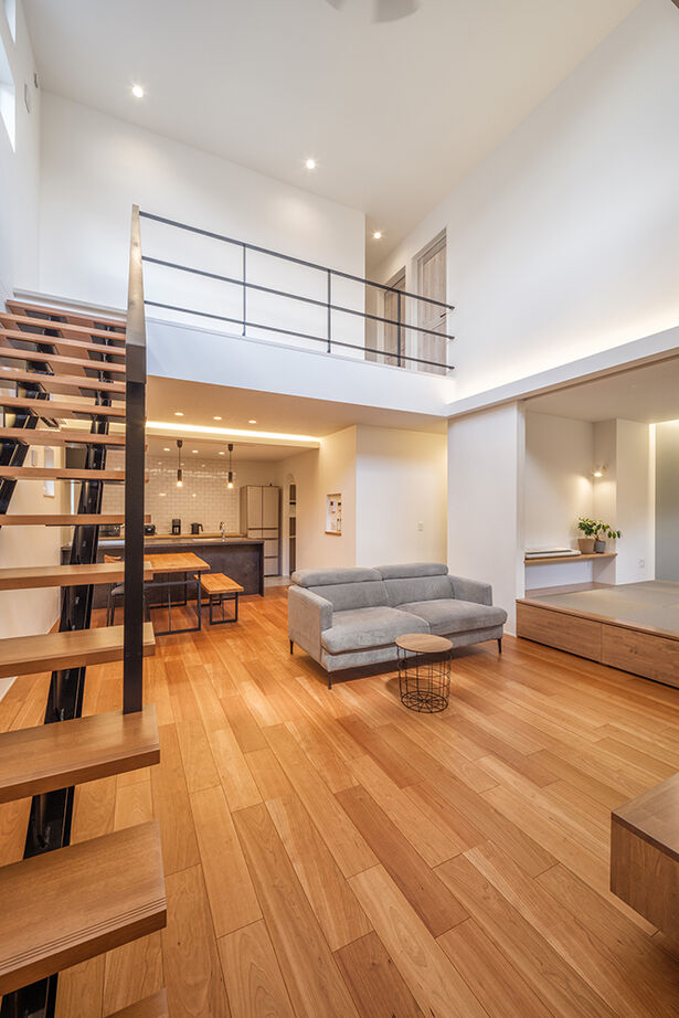 KEIJI一級建築士事務所 【吹き抜け・小上がり・間接照明】空の見える高窓がお気に入り。高性能+床暖房で冬暖かく、光熱費も削減の建築実例画像10