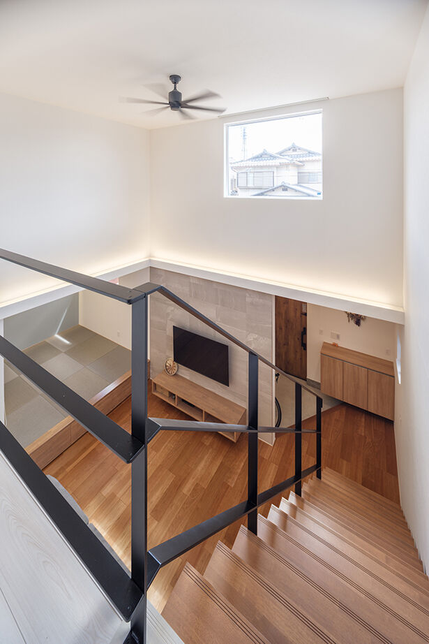 KEIJI一級建築士事務所 【吹き抜け・小上がり・間接照明】空の見える高窓がお気に入り。高性能+床暖房で冬暖かく、光熱費も削減の建築実例画像17