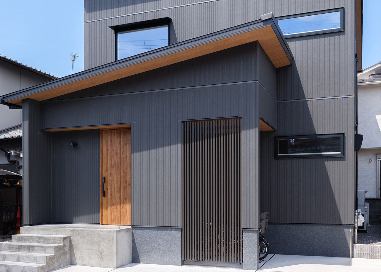 KEIJI一級建築士事務所 【吹き抜け・小上がり・間接照明】空の見える高窓がお気に入り。高性能+床暖房で冬暖かく、光熱費も削減の建築実例画像20