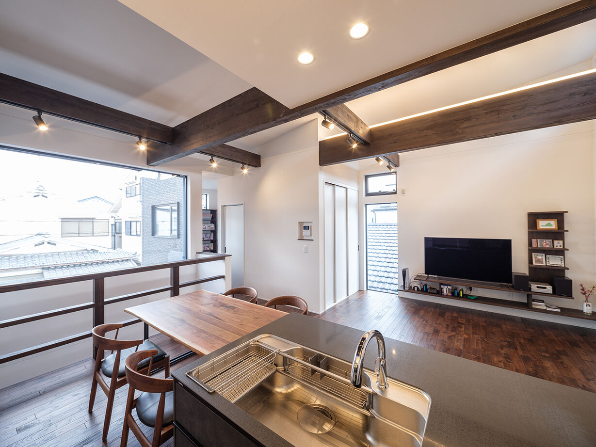KEIJI一級建築士事務所 【W断熱・2階LDK・和モダン】自然を愛で、家族でなごむ。趣味スペースも充実した、豊かな時間を過ごせる家の建築実例画像5