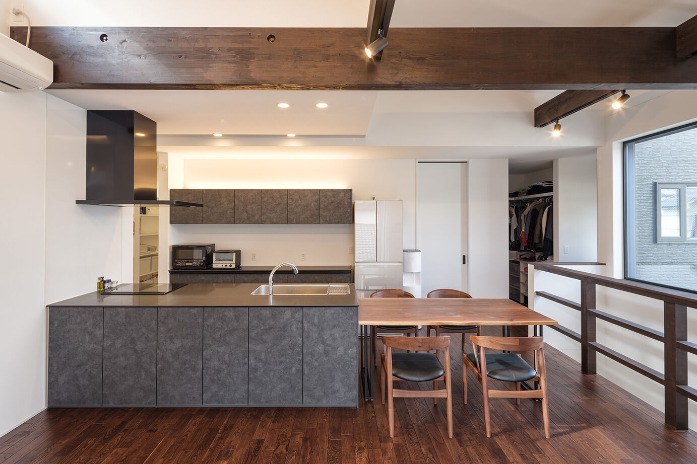 KEIJI一級建築士事務所 【W断熱・2階LDK・和モダン】自然を愛で、家族でなごむ。趣味スペースも充実した、豊かな時間を過ごせる家の建築実例画像6