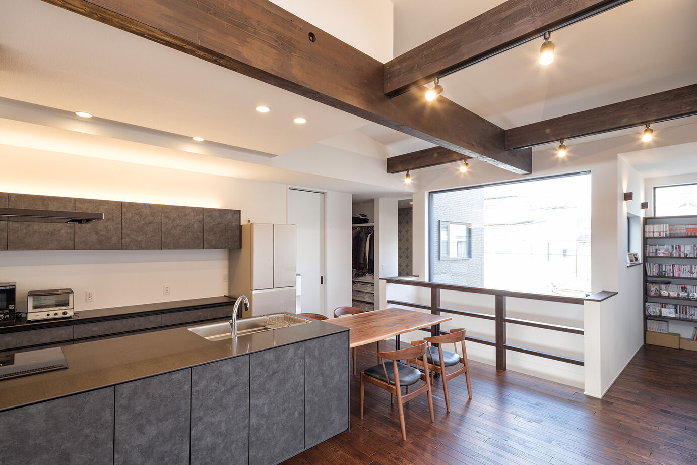 KEIJI一級建築士事務所 【W断熱・2階LDK・和モダン】自然を愛で、家族でなごむ。趣味スペースも充実した、豊かな時間を過ごせる家の建築実例画像7