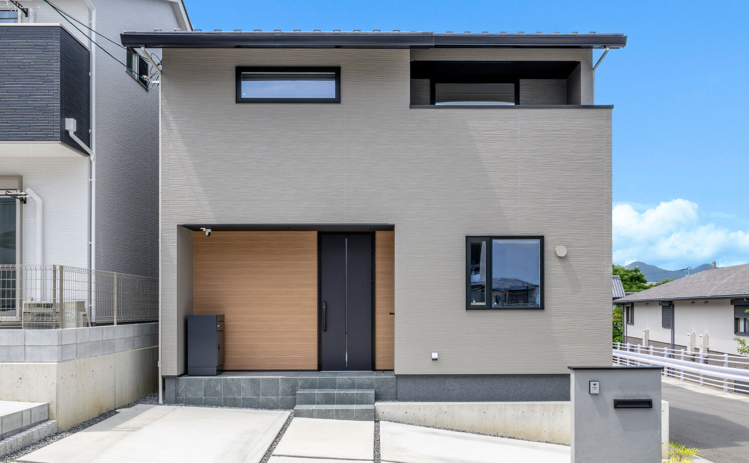 KEIJI一級建築士事務所 【京都・2000万円台・30坪】W断熱の効果を実感。毎日の家事や身支度が楽しくなる明るく開放的な吹抜けの家の建築実例画像2