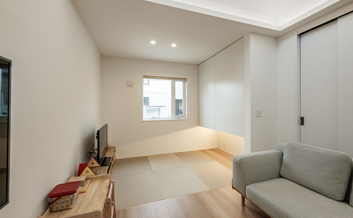 KEIJI一級建築士事務所 【京都・2000万円台・30坪】W断熱の効果を実感。毎日の家事や身支度が楽しくなる明るく開放的な吹抜けの家の建築実例画像4