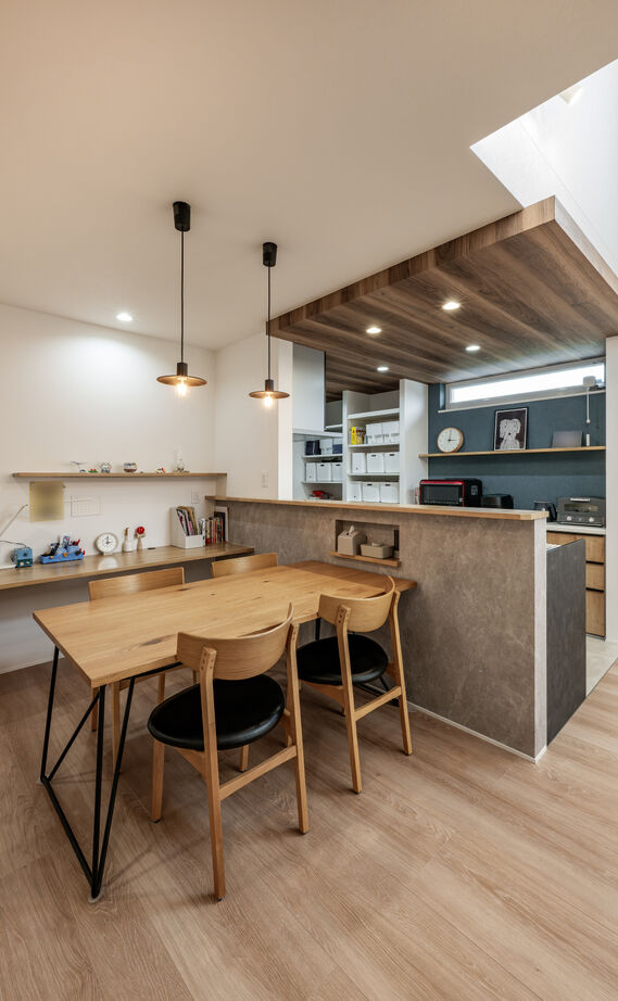 KEIJI一級建築士事務所 【京都・2000万円台・30坪】W断熱の効果を実感。毎日の家事や身支度が楽しくなる明るく開放的な吹抜けの家の建築実例画像6