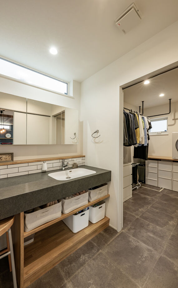 KEIJI一級建築士事務所 【京都・2000万円台・30坪】W断熱の効果を実感。毎日の家事や身支度が楽しくなる明るく開放的な吹抜けの家の建築実例画像8