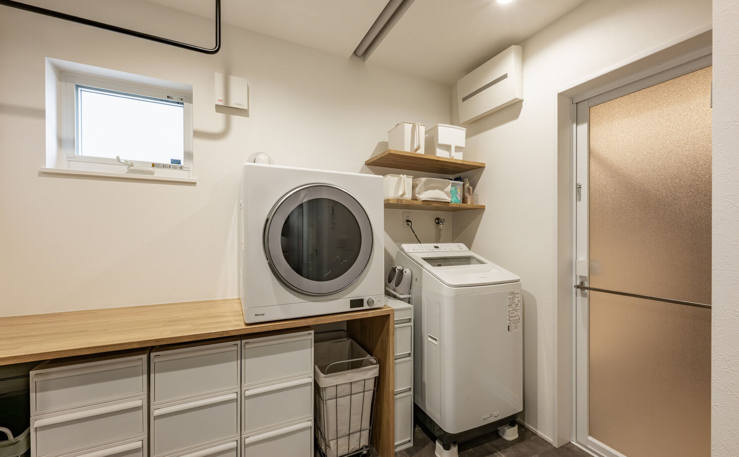 KEIJI一級建築士事務所 【京都・2000万円台・30坪】W断熱の効果を実感。毎日の家事や身支度が楽しくなる明るく開放的な吹抜けの家の建築実例画像9