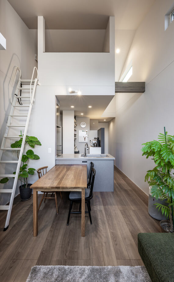 KEIJI一級建築士事務所 【京都・2000万円台・26坪・間取り有】京都ならではの敷地に2階建て。設計士の配慮が詰まった収納多彩な家の建築実例画像