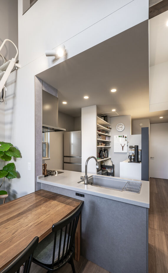 KEIJI一級建築士事務所 【京都・2000万円台・26坪・間取り有】京都ならではの敷地に2階建て。設計士の配慮が詰まった収納多彩な家の建築実例画像3