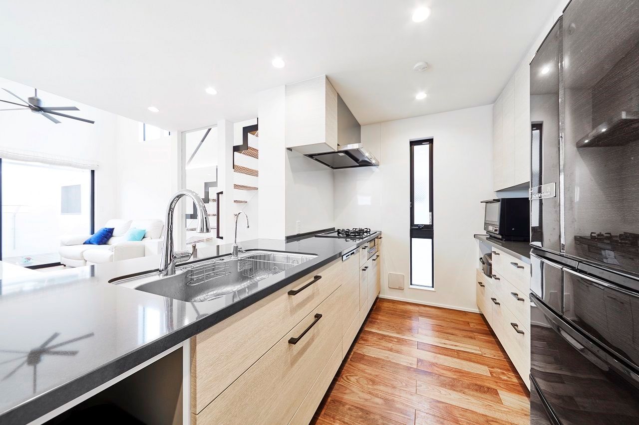 ダイヤビルト 【20坪台/間取り/3階建て/バルコニー/吹き抜け】狭小地でも実現した開放感たっぷりのガレージハウスの建築実例画像3