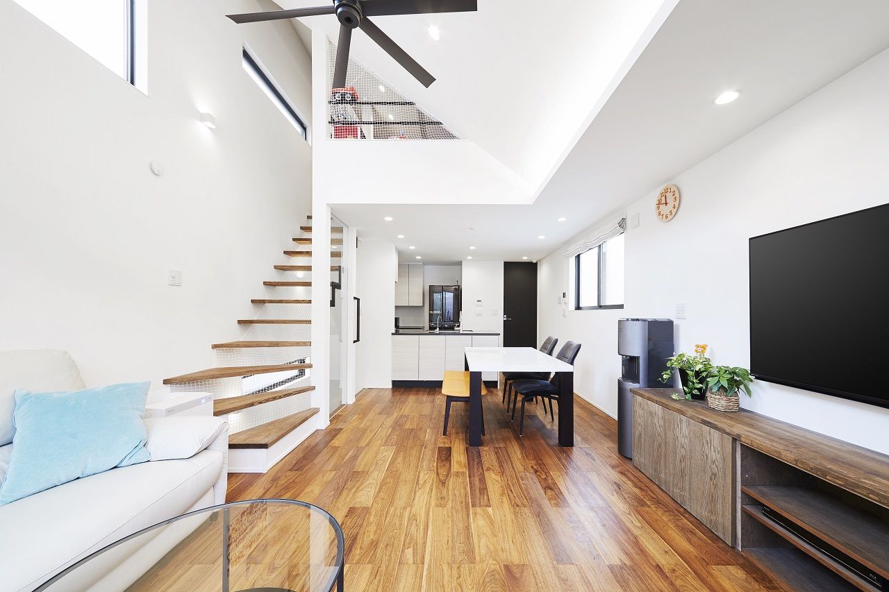 ダイヤビルト 【20坪台/間取り/3階建て/バルコニー/吹き抜け】狭小地でも実現した開放感たっぷりのガレージハウスの建築実例画像4