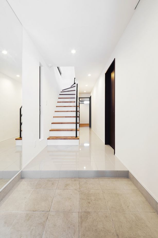 ダイヤビルト 【20坪台/間取り/3階建て/バルコニー/吹き抜け】狭小地でも実現した開放感たっぷりのガレージハウスの建築実例画像5