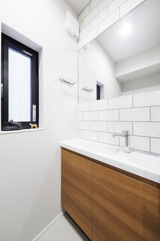 ダイヤビルト 【20坪台/間取り/3階建て/バルコニー/吹き抜け】狭小地でも実現した開放感たっぷりのガレージハウスの建築実例画像7