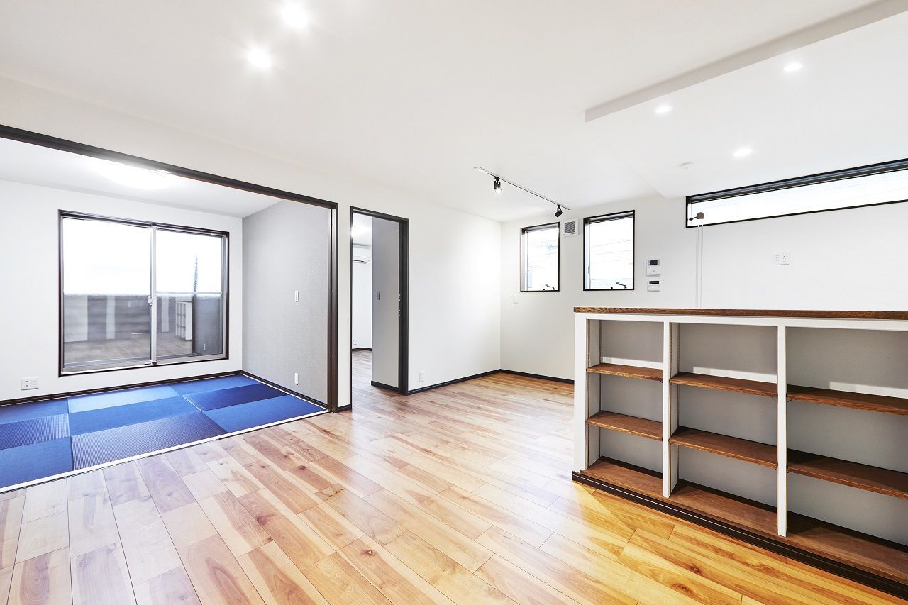 ダイヤビルト 【三世帯住宅/間取り/バルコニー/ビルトインガレージ】それぞれがのびのび過ごせる3階建てガレージハウスの建築実例画像2