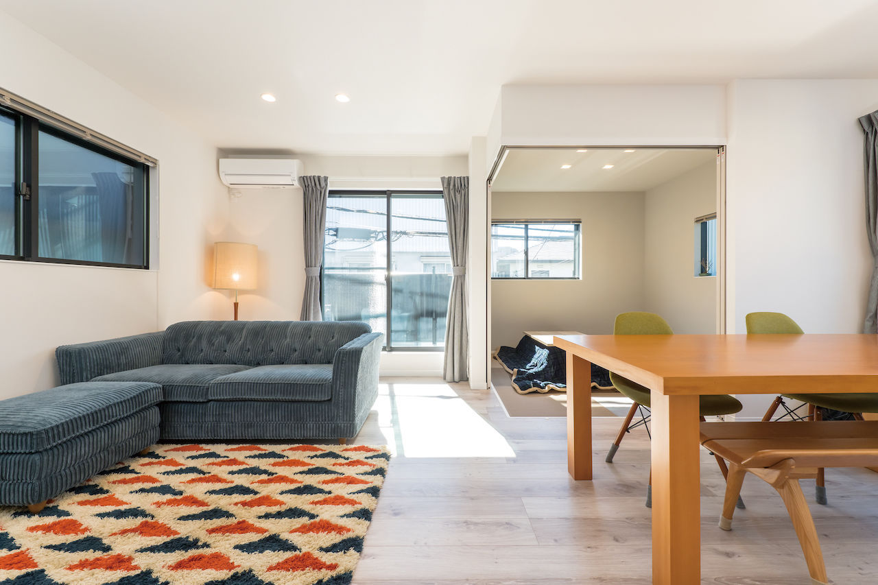 ダイヤビルト 【間取り/3階建て/ビルトインガレージ】光の射すL字型バルコニー。プライバシーにも配慮したガレージハウスの建築実例画像2