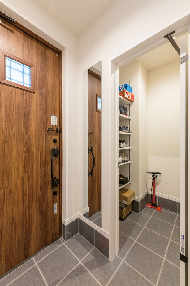 ダイヤビルト 【間取り/3階建て/ビルトインガレージ】光の射すL字型バルコニー。プライバシーにも配慮したガレージハウスの建築実例画像5