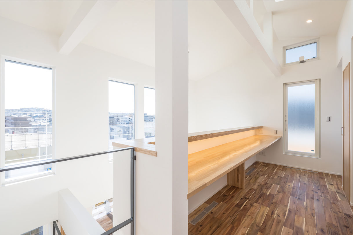 ダイヤビルト 【間取り/二世帯住宅/吹き抜け/書斎】程よい距離感を保ちながら、つながりを大切にできる二世帯の住まいの建築実例画像6