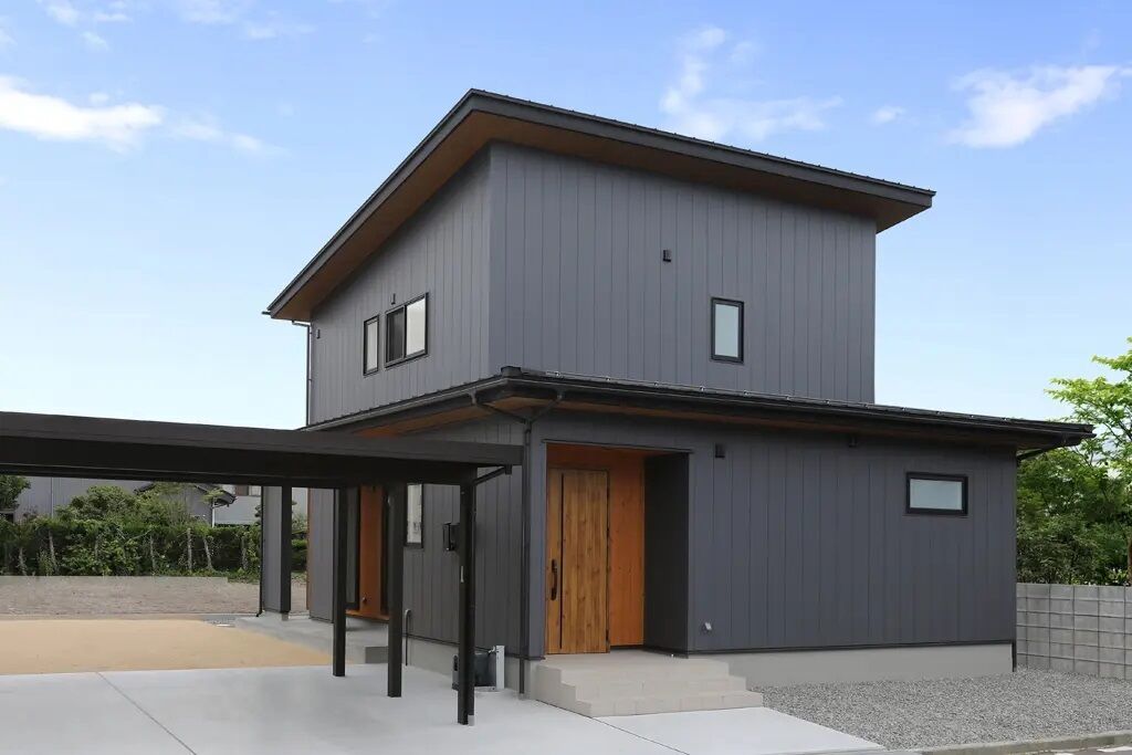 太平ハウス・ラボ 高断熱で一年中快適な長期優良住宅。天井の木目が軒先まで続く、開放感あふれる25帖超のLDKが魅力の建築実例画像