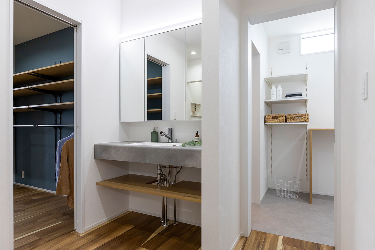 アトラクトホーム 【半平屋スタイル×間取り図有】スムーズな生活動線を叶えた、軒裏が映える半平屋のデザイン住宅の建築実例画像8