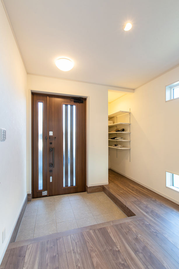 アトラクトホーム 【平屋×間取り図有×1000万円台】陽光を導くL字型平屋。安全な固定階段付きの小屋裏収納で収納量も◎の建築実例画像4