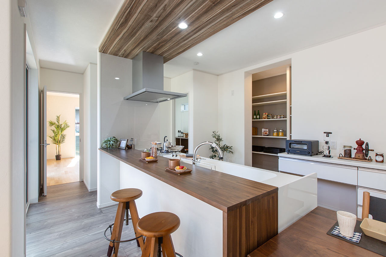 アトラクトホーム 【平屋×間取り図有×1000万円台】陽光を導くL字型平屋。安全な固定階段付きの小屋裏収納で収納量も◎の建築実例画像7