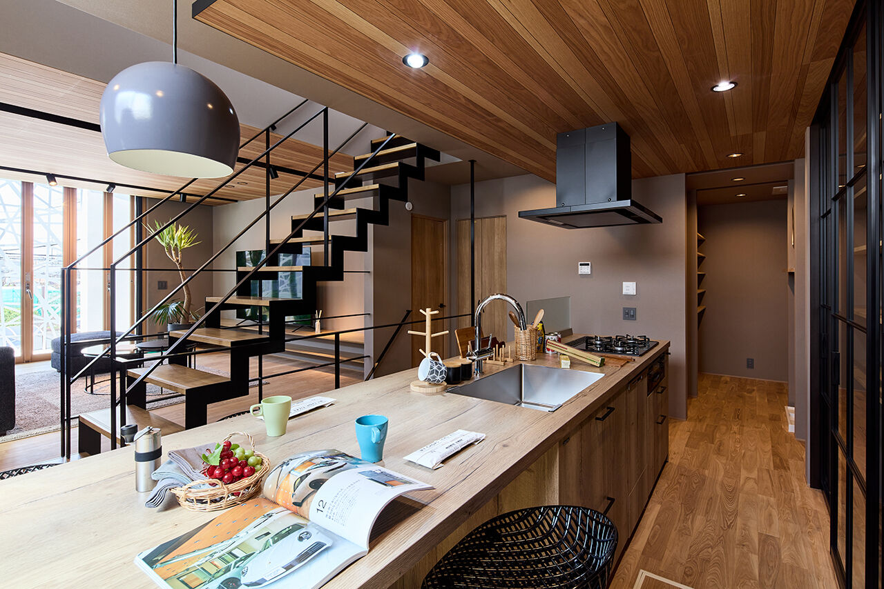 インベイックス 【立川市/30坪台/免震住宅/ガレージ】暮らしやすさと遊び心に加え、HEAT20 G2の高い性能も持つ省エネ住宅の建築実例画像2