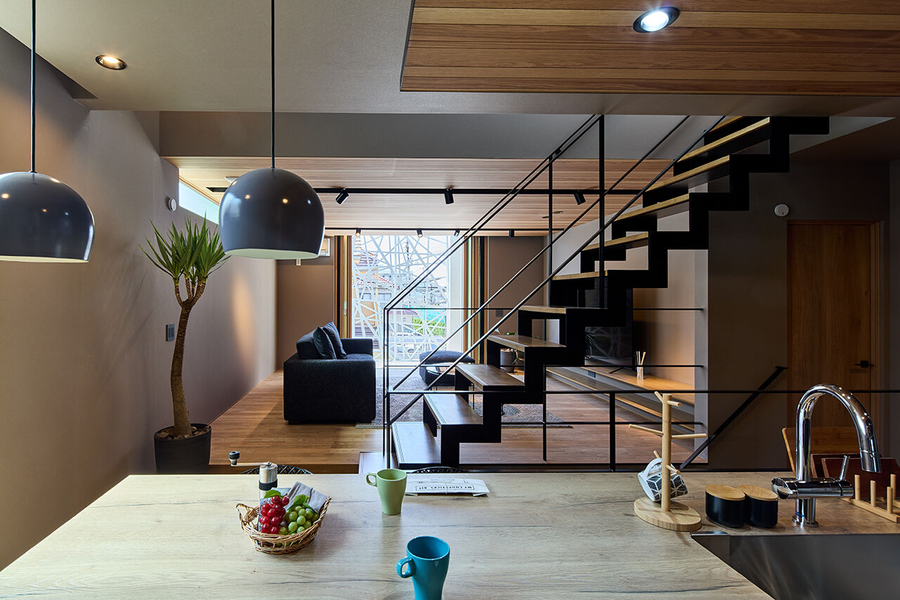 インベイックス 【立川市/30坪台/免震住宅/ガレージ】暮らしやすさと遊び心に加え、HEAT20 G2の高い性能も持つ省エネ住宅の建築実例画像3