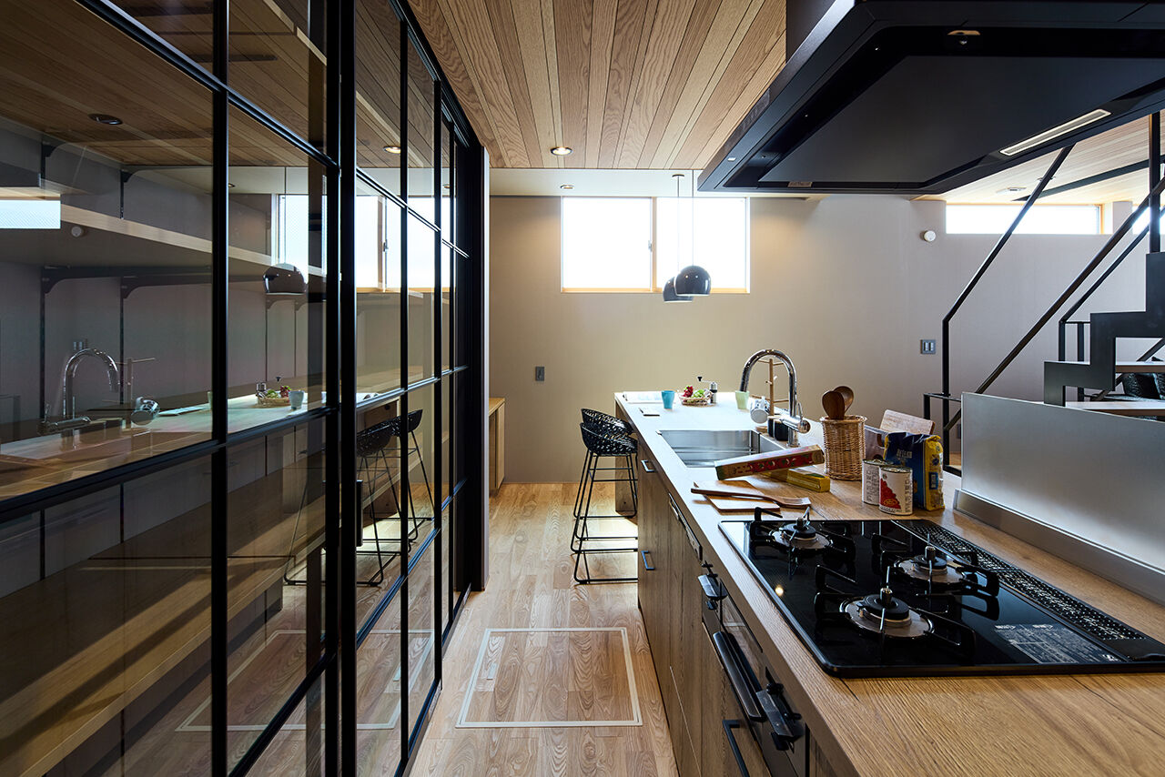 インベイックス 【立川市/30坪台/免震住宅/ガレージ】暮らしやすさと遊び心に加え、HEAT20 G2の高い性能も持つ省エネ住宅の建築実例画像7