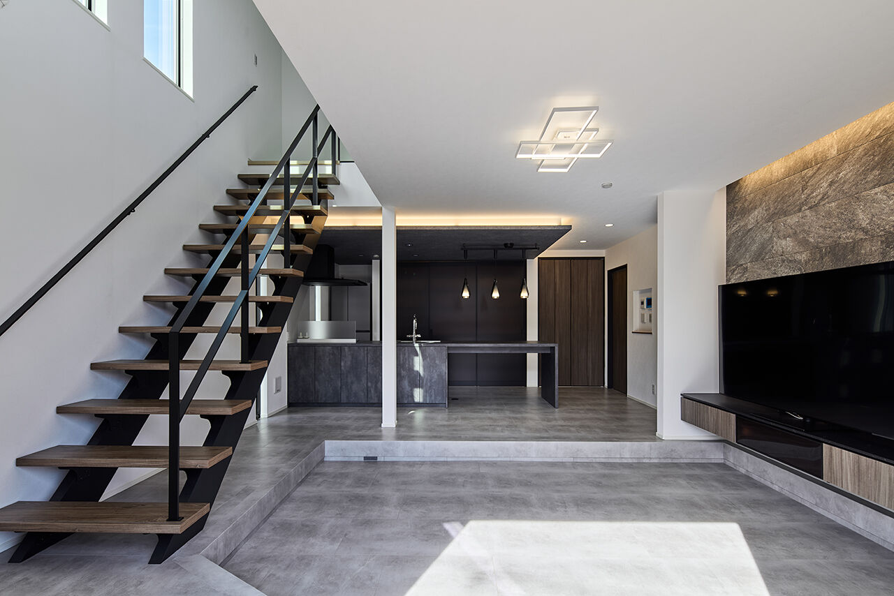 インベイックス 【武蔵村山市/30坪台/免震住宅/ウッドデッキ】ホテルライクなダウンフロアリビングがくつろぎを深める家の建築実例画像2