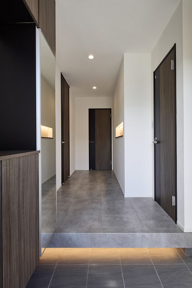 インベイックス 【武蔵村山市/30坪台/免震住宅/ウッドデッキ】ホテルライクなダウンフロアリビングがくつろぎを深める家の建築実例画像7