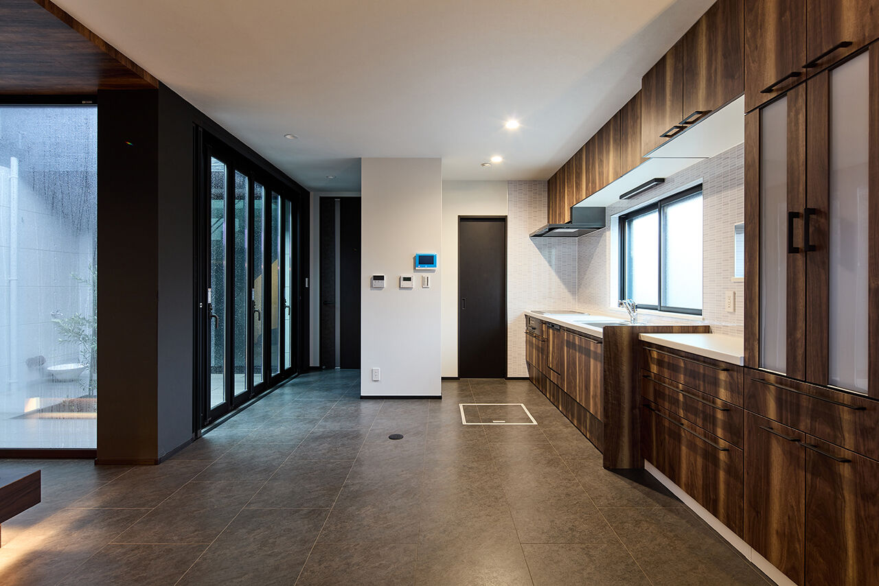 インベイックス 【調布市/40坪台/免震住宅/中庭】プライバシー確保と屋外の開放感を両立したパティオのある家の建築実例画像4