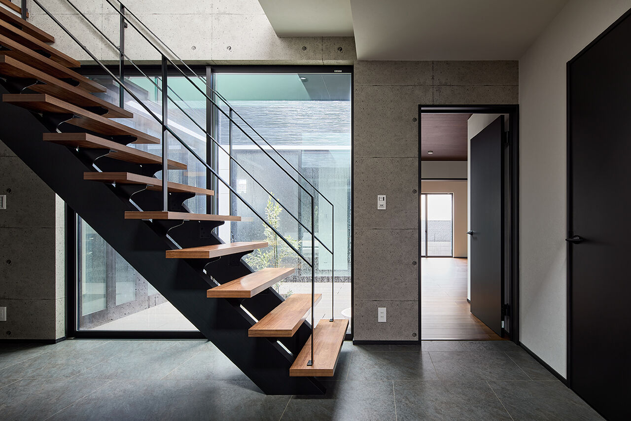 インベイックス 【調布市/40坪台/免震住宅/中庭】プライバシー確保と屋外の開放感を両立したパティオのある家の建築実例画像6