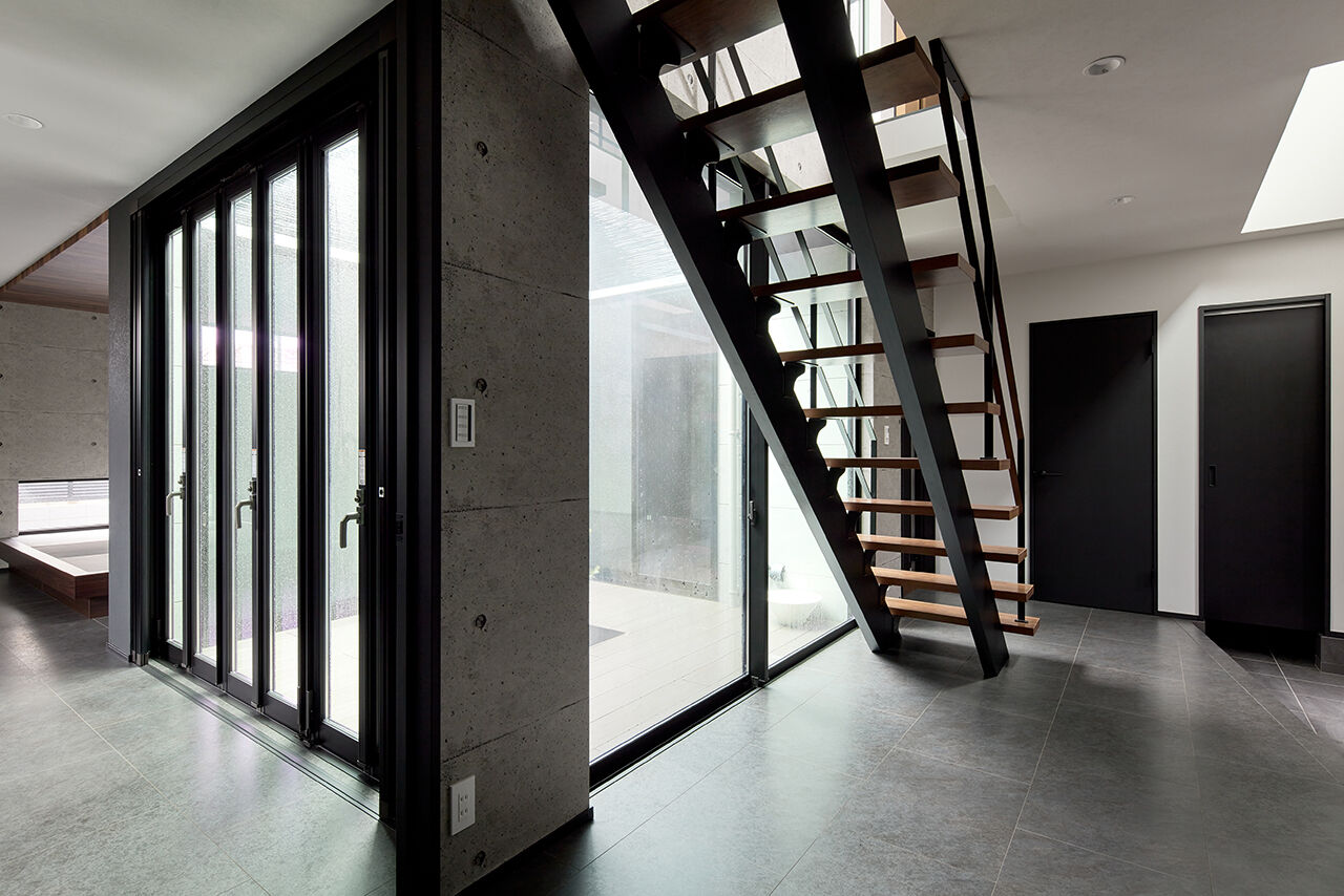 インベイックス 【調布市/40坪台/免震住宅/中庭】プライバシー確保と屋外の開放感を両立したパティオのある家の建築実例画像7