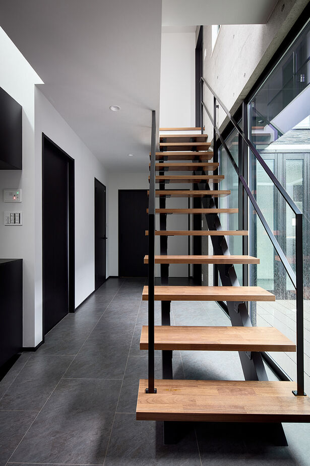 インベイックス 【調布市/40坪台/免震住宅/中庭】プライバシー確保と屋外の開放感を両立したパティオのある家の建築実例画像8