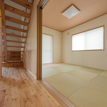 池田建設　oh!!one house. 無垢の木をたっぷり使ってもメンテナンス簡単！機能的で家事ラクなログハウス風の住まいの建築実例画像4