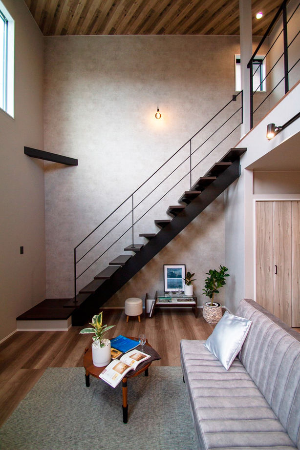 池田建設　oh!!one house. 【2000万円台｜間取り有】インテリアはグレーでまとめて。ウッドデッキ、吹抜リビングのある子育てハウスの建築実例画像1