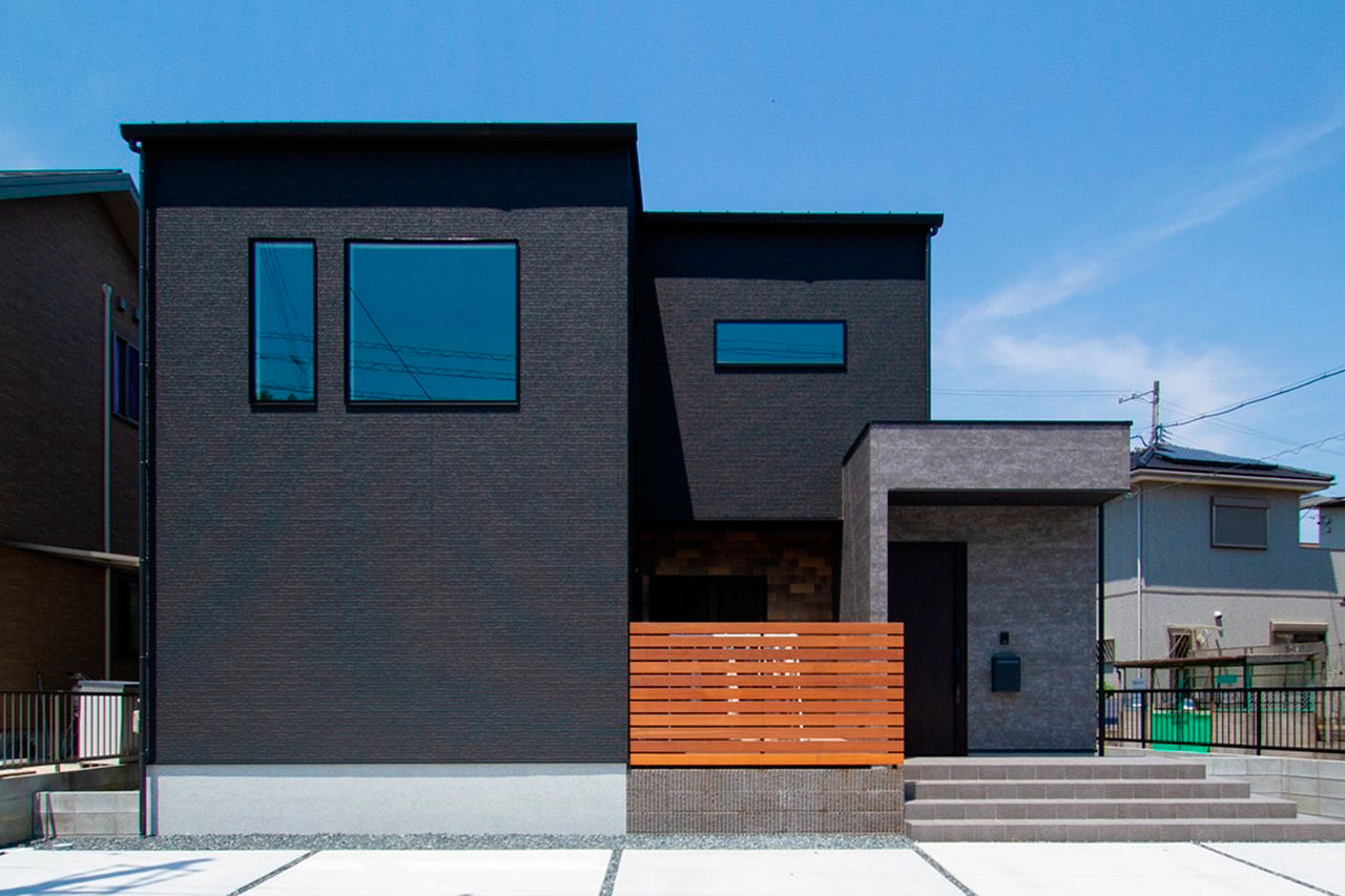 池田建設　oh!!one house. 【2000万円台｜間取り有】インテリアはグレーでまとめて。ウッドデッキ、吹抜リビングのある子育てハウスの建築実例画像2