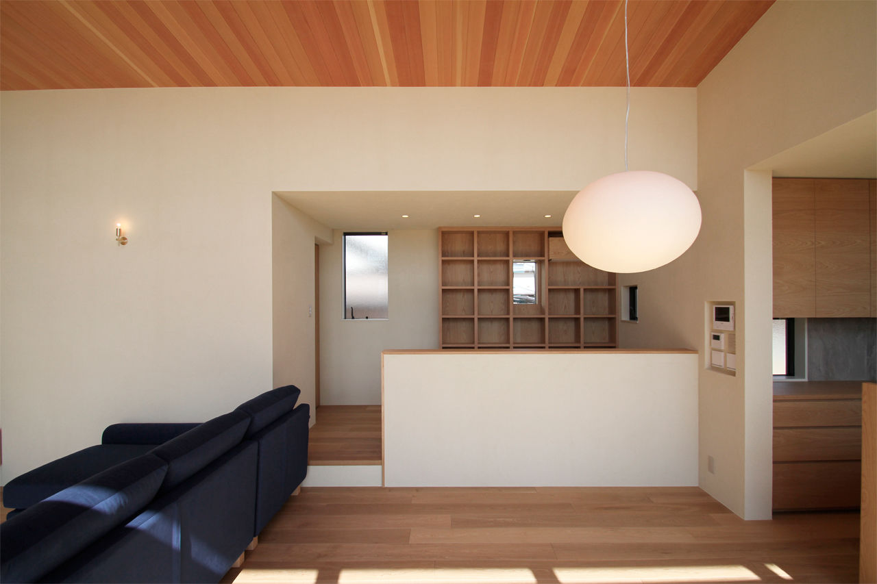 池田建設　oh!!one house. イメージは森の中の別荘。中庭をコの字に囲むインナーガレージのある平屋の建築実例画像3