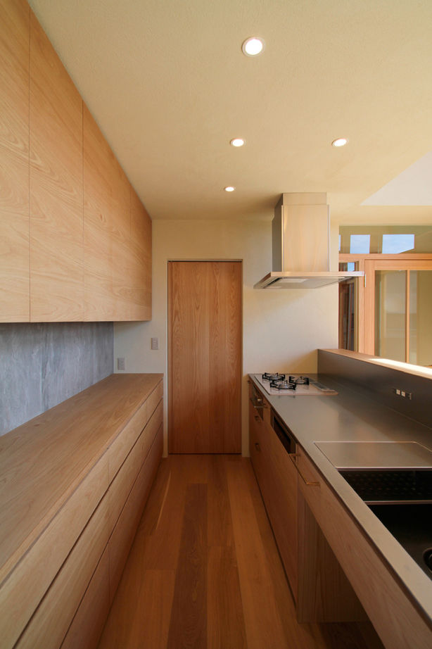 池田建設　oh!!one house. イメージは森の中の別荘。中庭をコの字に囲むインナーガレージのある平屋の建築実例画像5