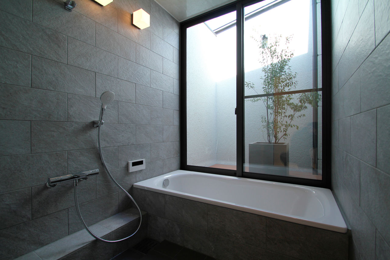 池田建設　oh!!one house. イメージは森の中の別荘。中庭をコの字に囲むインナーガレージのある平屋の建築実例画像6