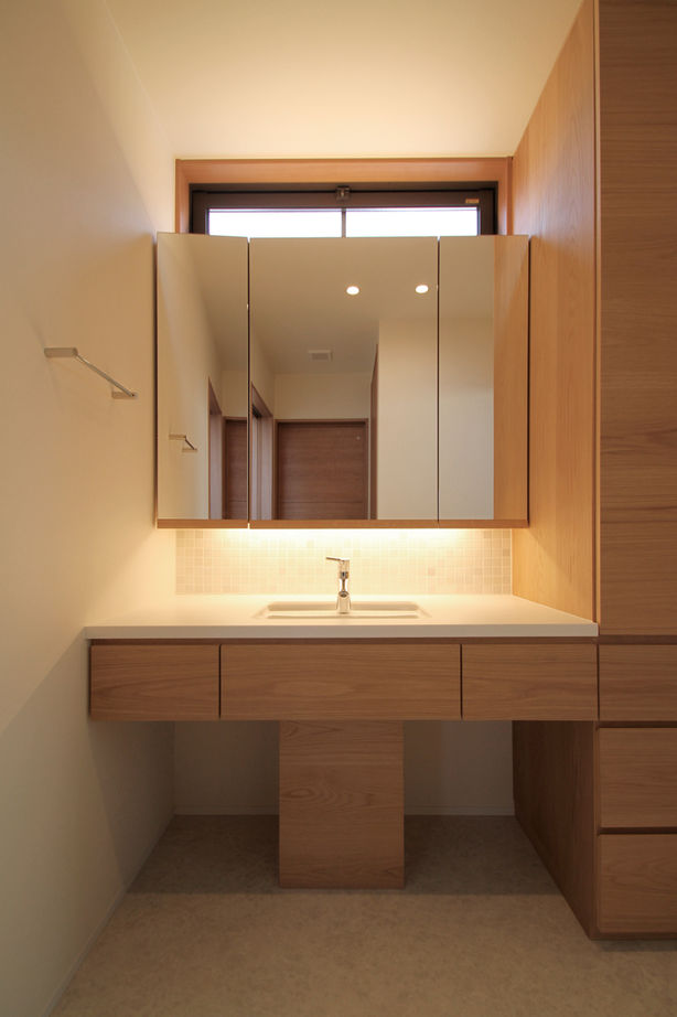 池田建設　oh!!one house. イメージは森の中の別荘。中庭をコの字に囲むインナーガレージのある平屋の建築実例画像7