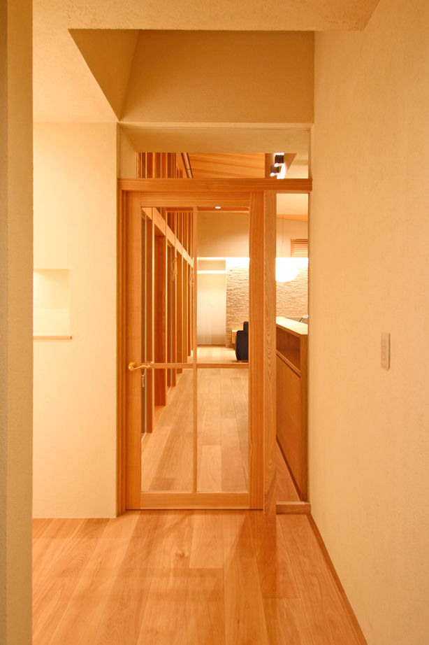 池田建設　oh!!one house. イメージは森の中の別荘。中庭をコの字に囲むインナーガレージのある平屋の建築実例画像10