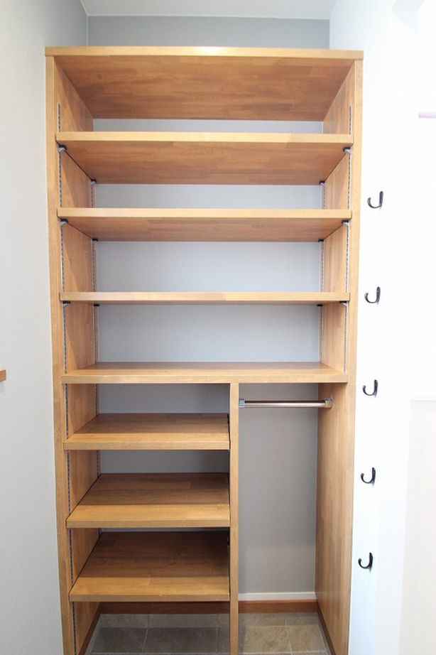 菅原工務店 【平屋風の佇まい｜大屋根の家｜4LDK｜3000～3499万円】勾配を利用した天窓の採光や吹き抜けが開放感を演出の建築実例画像8