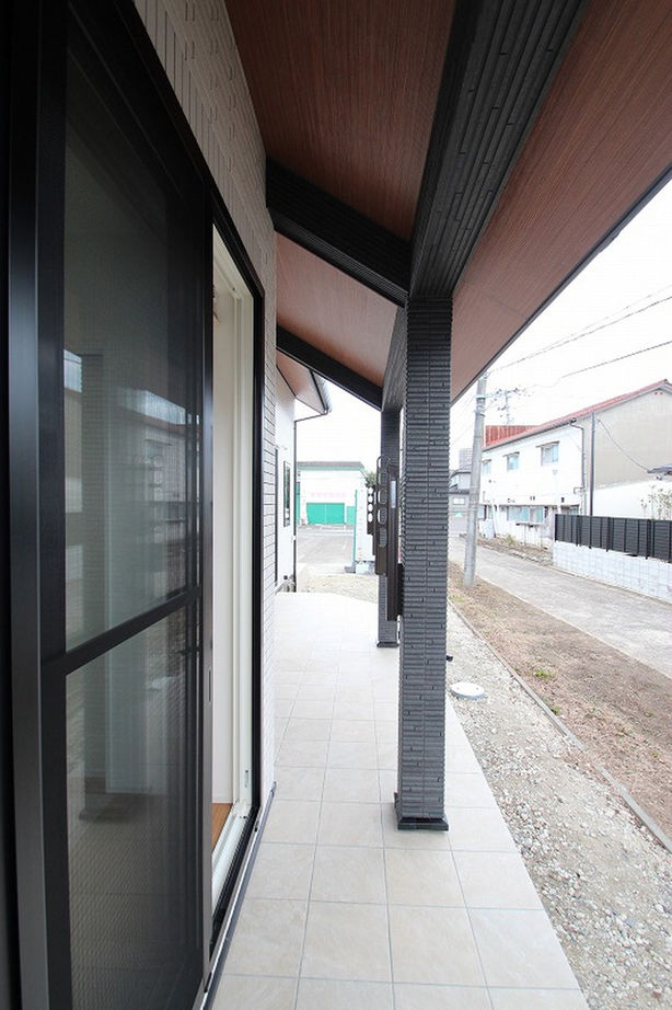 菅原工務店 【平屋風の佇まい｜大屋根の家｜4LDK｜3000～3499万円】勾配を利用した天窓の採光や吹き抜けが開放感を演出の建築実例画像10