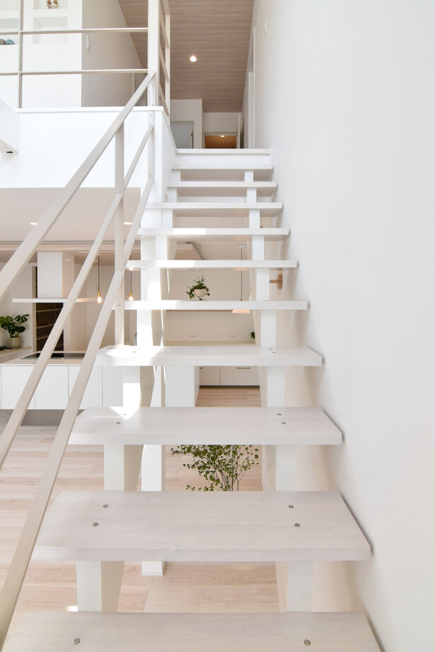 菅原工務店 【大崎市/アイランドキッチン/スケルトン階段】大人かわいいインテリアの家の建築実例画像4