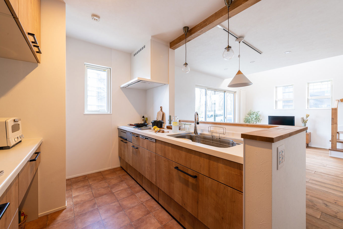 竹内建設 【札幌市/2000万円台/4LDK】お気に入り素材にこだわった北欧デザインの三角屋根の家の建築実例画像5