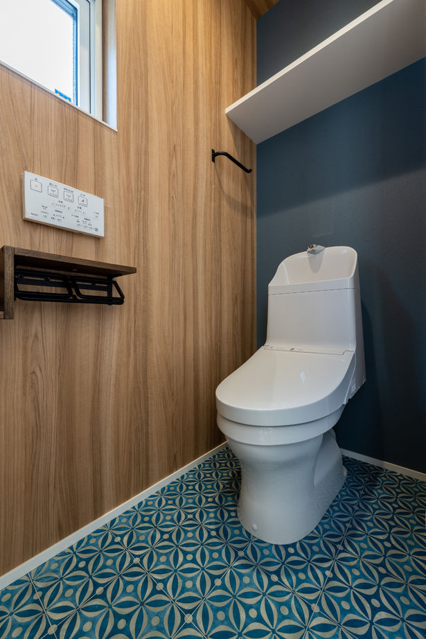 竹内建設 【札幌市/2000万円台/ピクチャーウインドウ×吹き抜け】木の素材感と光、借景を楽しむ家の建築実例画像8