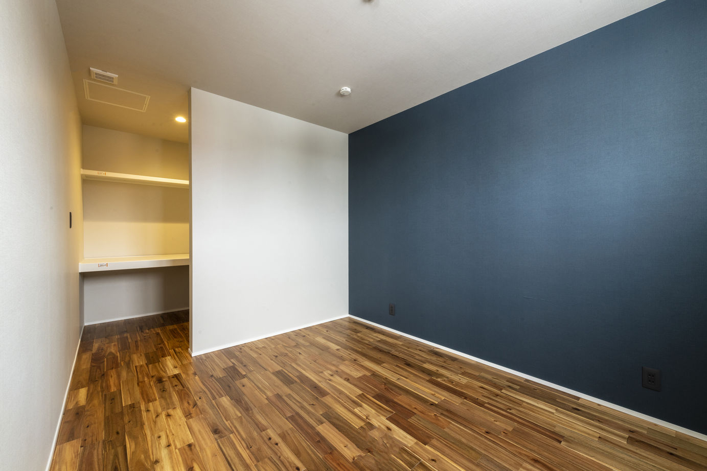 竹内建設 【札幌市/モノトーン×シンプルモダン】階段が家の中心にあるオトナかっこいい家の建築実例画像9