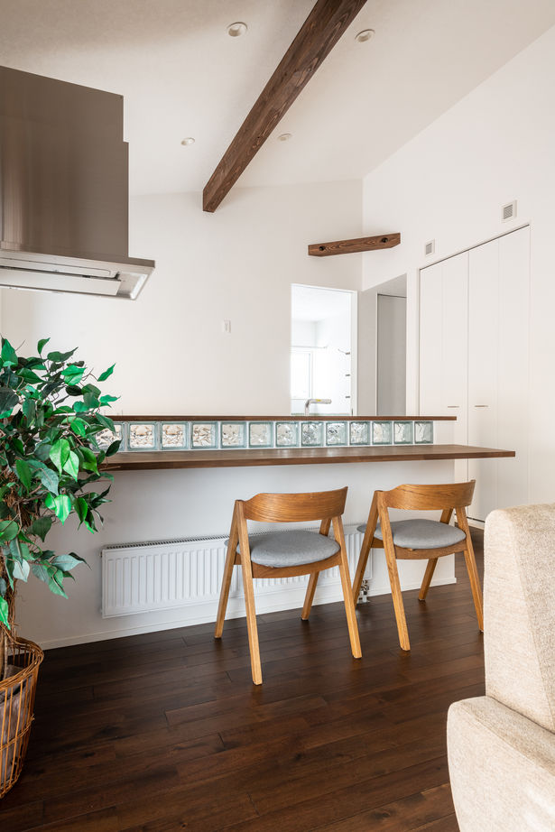 竹内建設 【札幌市/平屋/ナチュラル】吹上げ天井が解放感を演出する自然素材の住まいの建築実例画像2