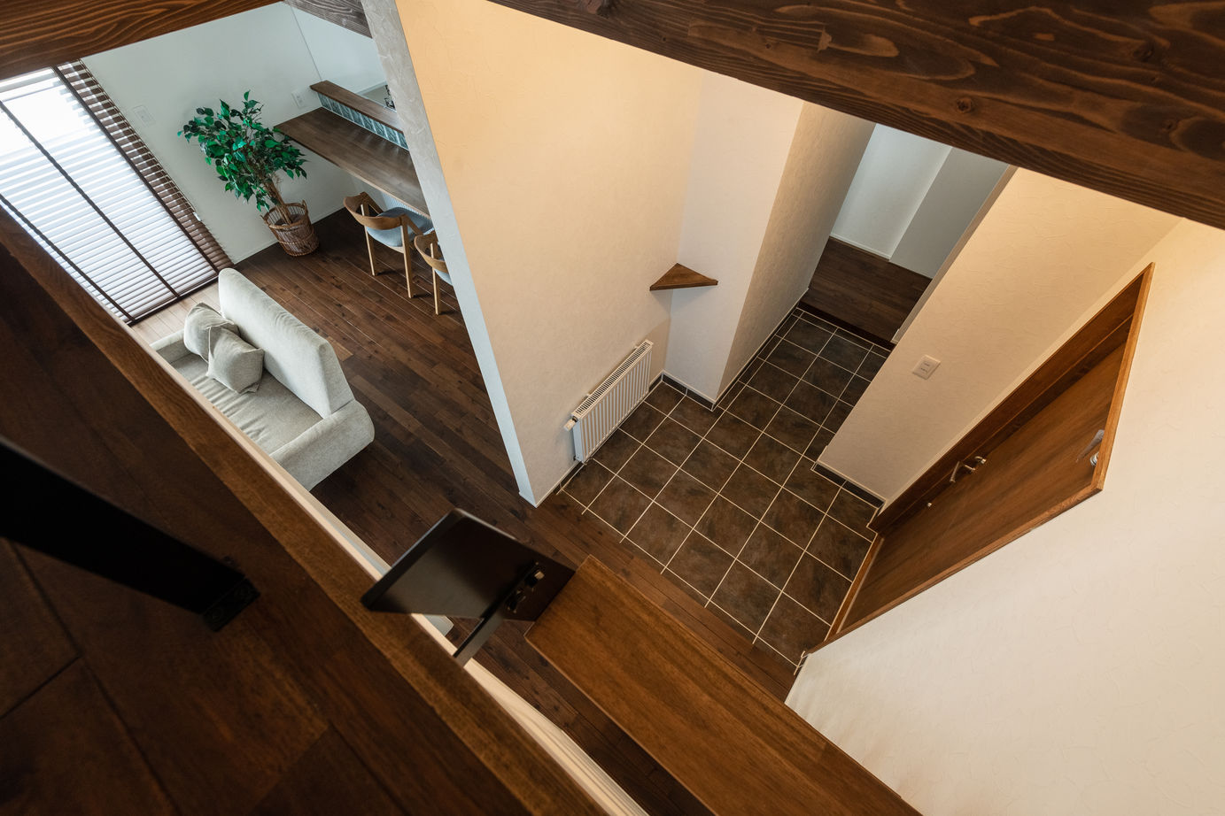 竹内建設 【札幌市/平屋/ナチュラル】吹上げ天井が解放感を演出する自然素材の住まいの建築実例画像3